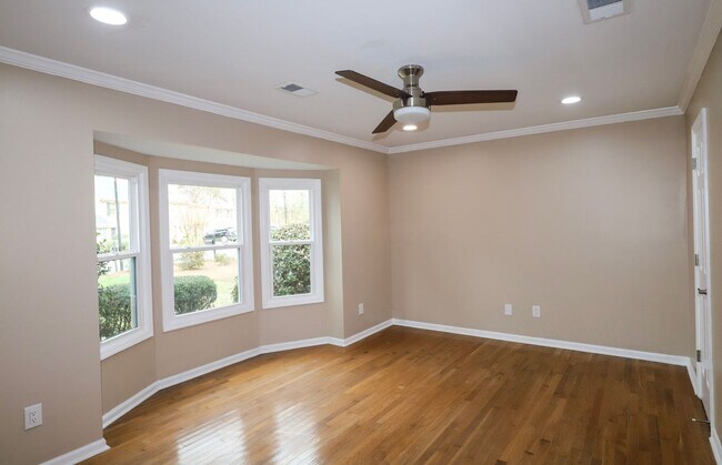 Building Photo - EXECUTIVE LUXURIOUS TOWNHOME