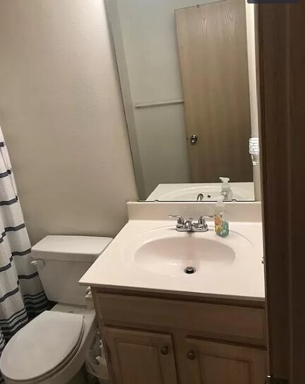 Full Bath - 1643 SW Mission Rd