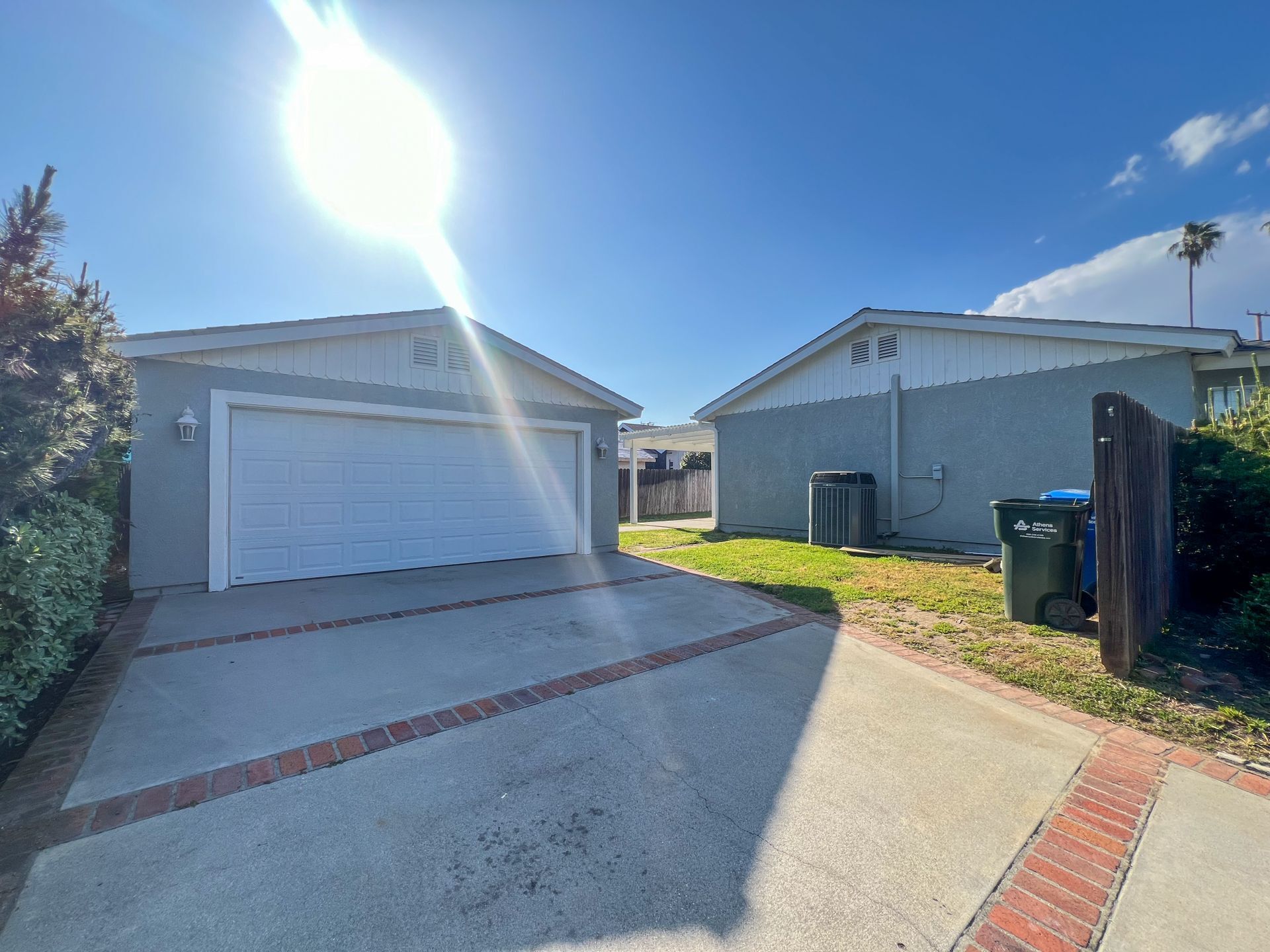 Building Photo - 9856 La Rosa Dr