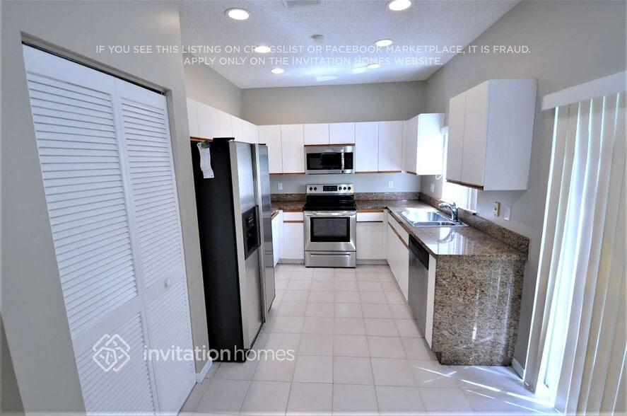 Building Photo - 10444 Sunstream Ln