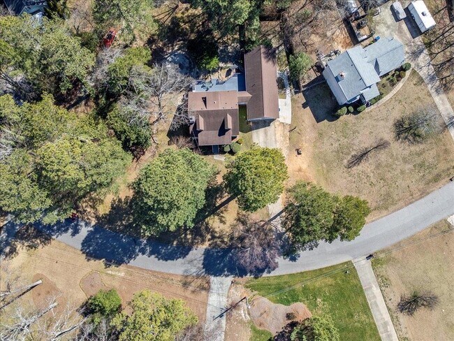 Building Photo - 150 Forest Ridge Ct SW
