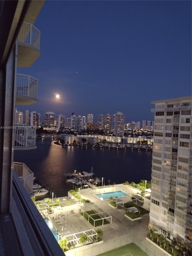 Building Photo - 18051 Biscayne Blvd
