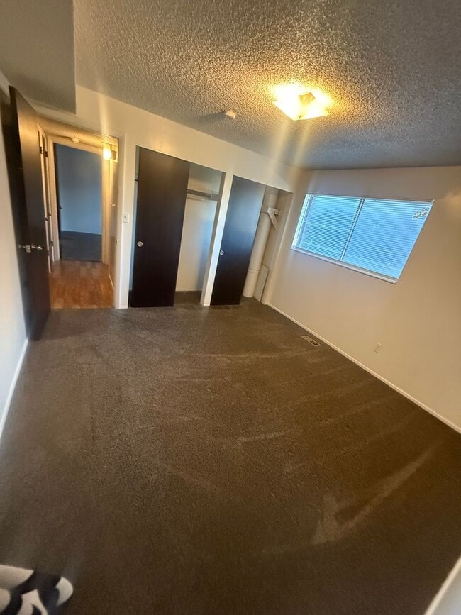 Building Photo - 475 E 6th Ave