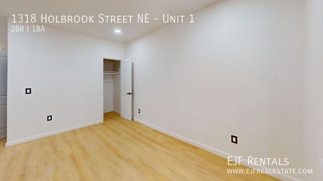 Building Photo - 1318 Holbrook St NE
