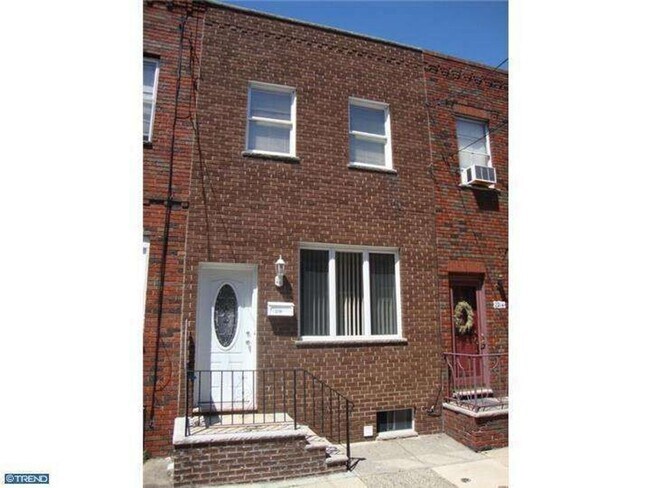 Building Photo - Recently Renovated 2-Bedroom Home for Rent in South Philadelphia