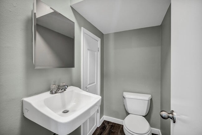Building Photo - 2808 Skyway Cir