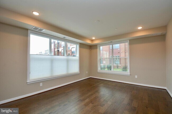 Building Photo - 3989 Norton Pl