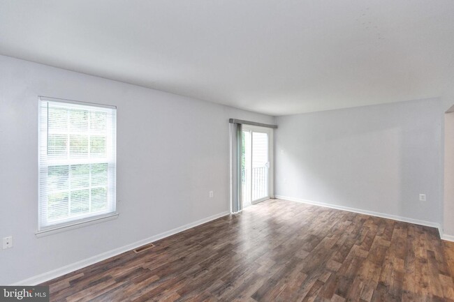 Building Photo - 14084 Fallbrook Ln