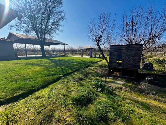 Building Photo - 10433 S Bethel Ave