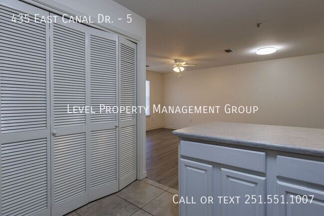 Building Photo - 435 E Canal Dr