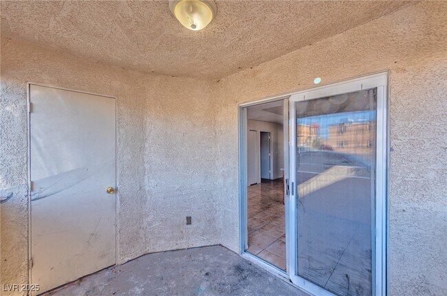 Building Photo - 6983 Appleton Dr