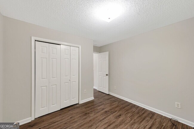 Building Photo - 45 Mineral Springs Ln