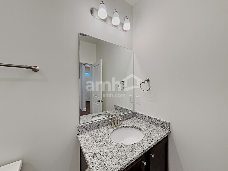 Building Photo - 4507 Tarpon Dr