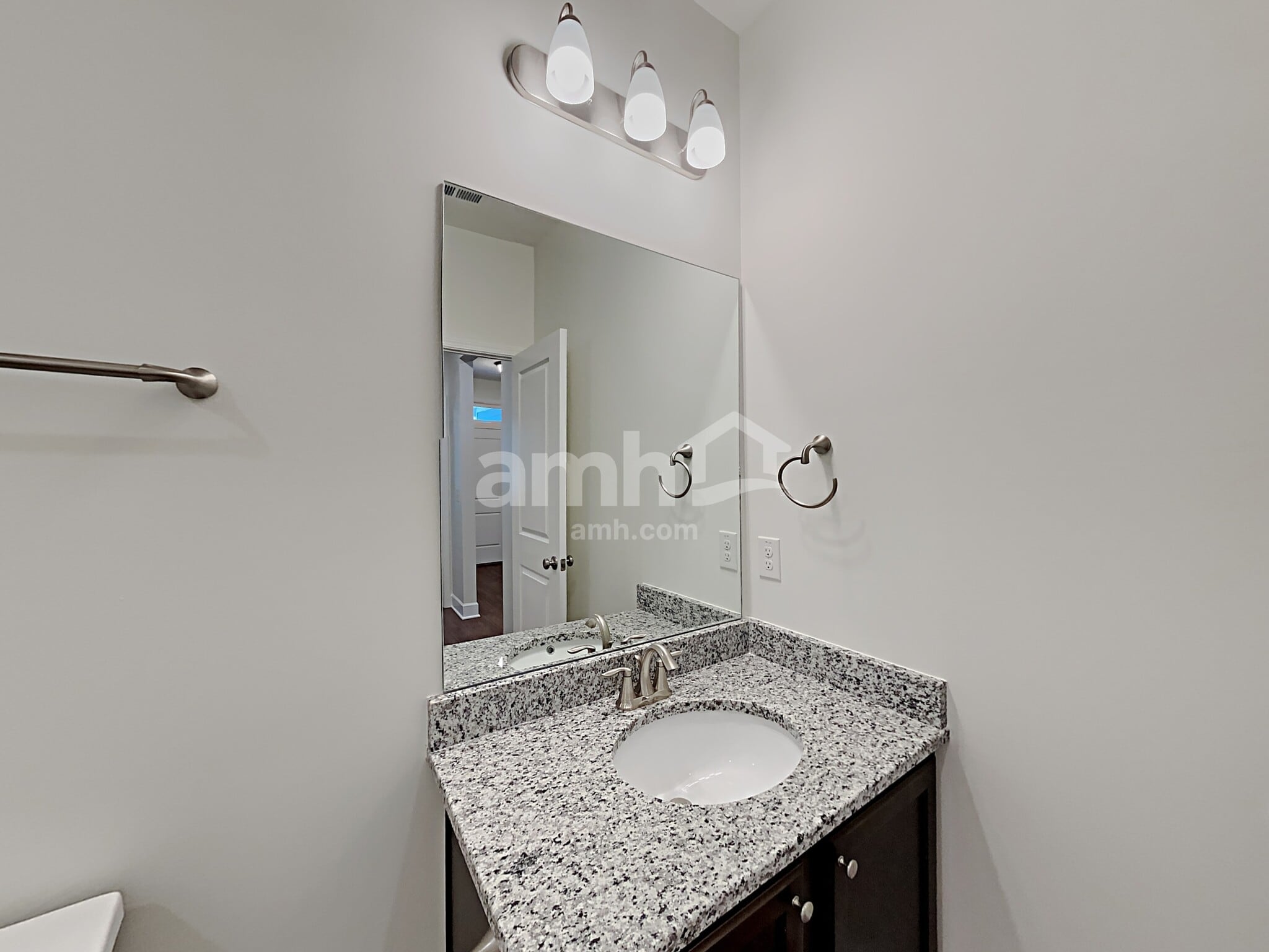 Building Photo - 4515 Tarpon Dr