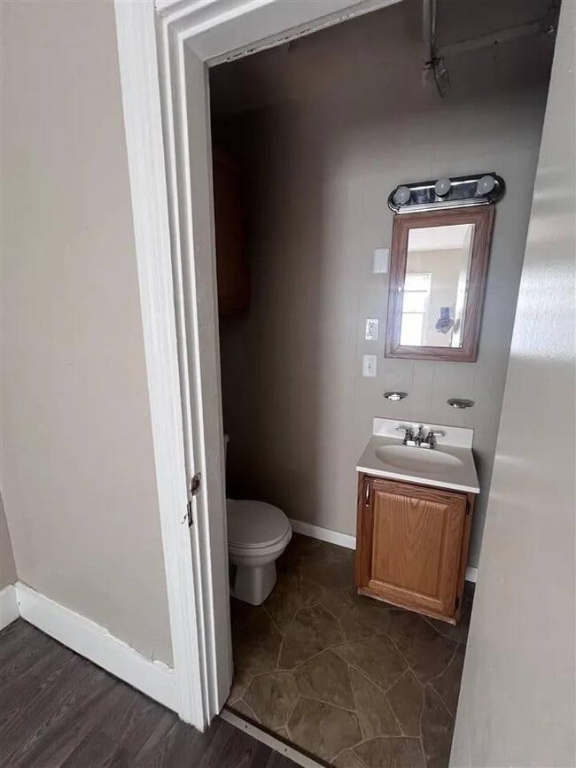 Building Photo - 2.0 bedroom in Richmond Indiana 47374