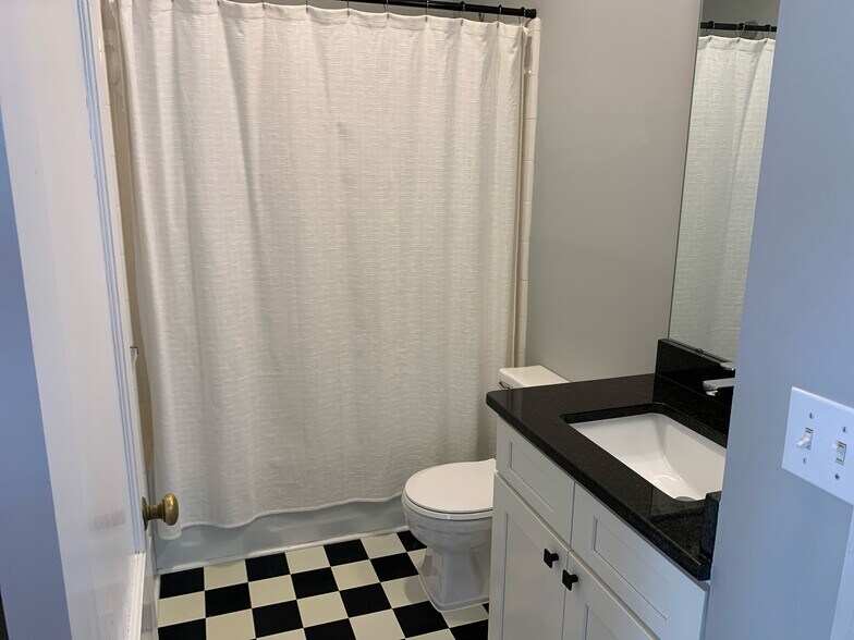 Building Photo - 315 S 5th Ave