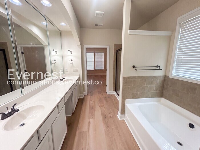 Building Photo - 2096 Stoney Chase Dr