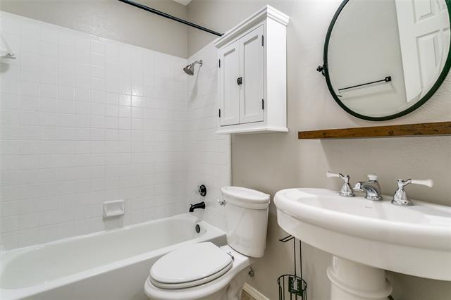 Building Photo - 2321 Henley Ct