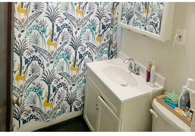 Building Photo - 3819 N Greenview Ave