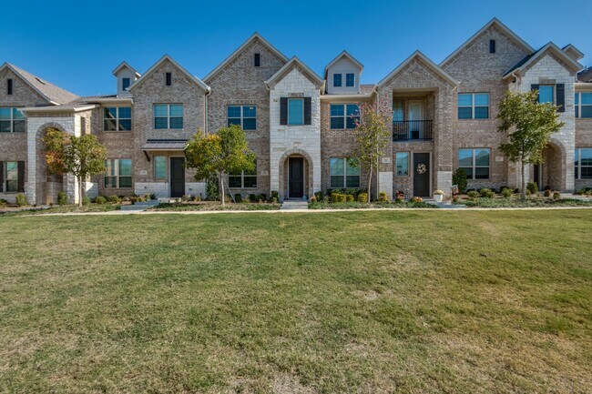 Primary Photo - Lovely Las Colinas Townhome