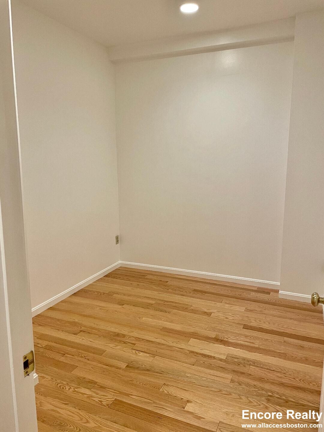 Building Photo - 1077 Beacon St