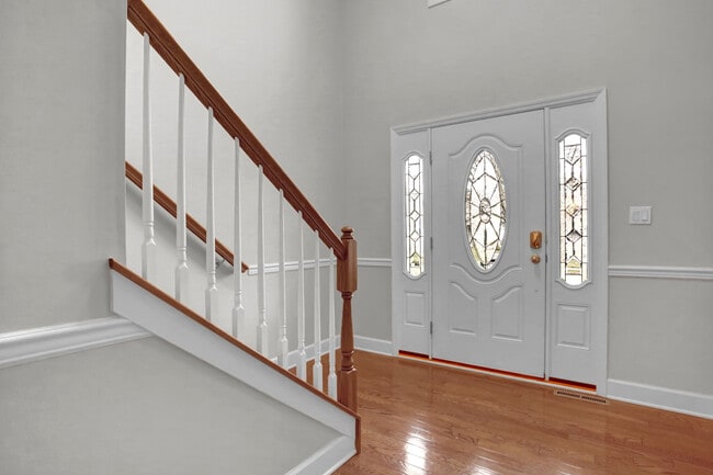 Building Photo - 16 Lismore Pl