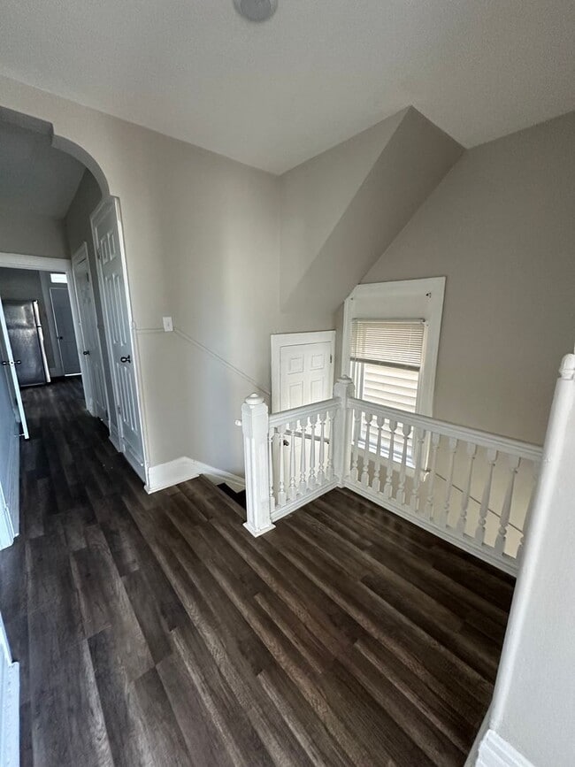 Building Photo - Beautiful Upper Unit in Duplex on Marcum Park Downtown!!!!