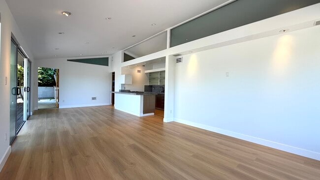 Building Photo - 2306 Teviot St