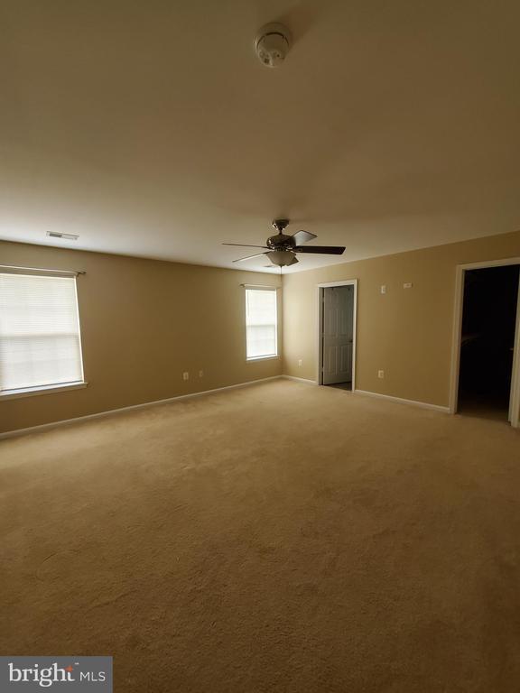 Building Photo - 9750 Granary Pl