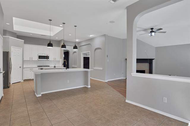 Building Photo - 9409 Stonewood Dr