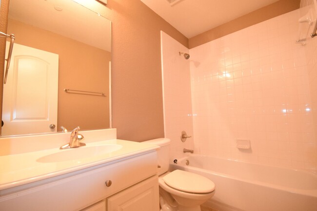 Building Photo - Beautiful 2 bed, 2.5 Bath Townhome in Plano