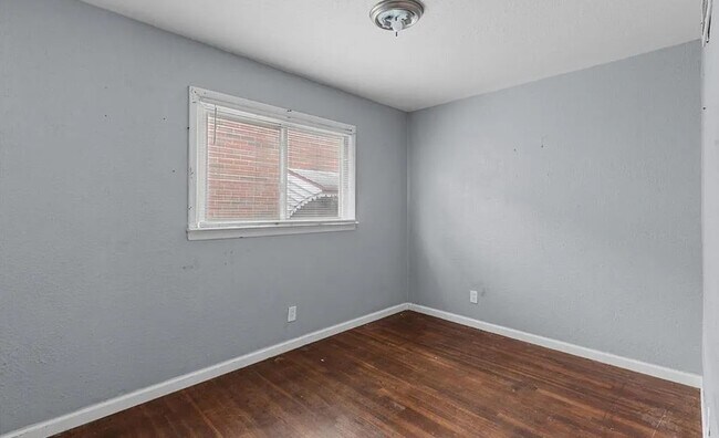 Building Photo - 5944 Laura Ave
