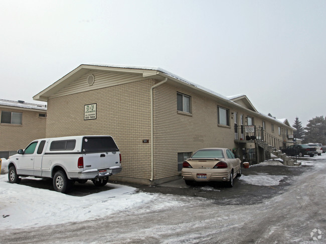 Primary Photo - D & V Apartments