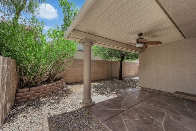 Building Photo - Beautiful Two bedroom 2 1/2 bath