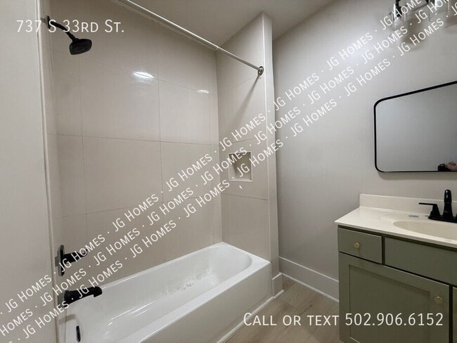 Building Photo - 737 S 33rd St