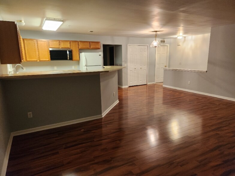 Building Photo - 10125 Sunrise Dr