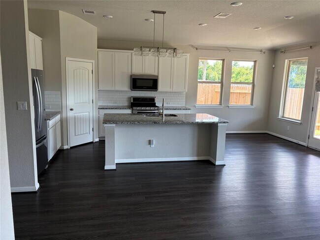 Building Photo - 641 Gabrielle Anne Dr