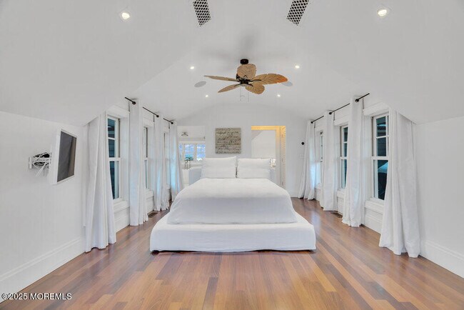 Building Photo - 985 Ocean Ave