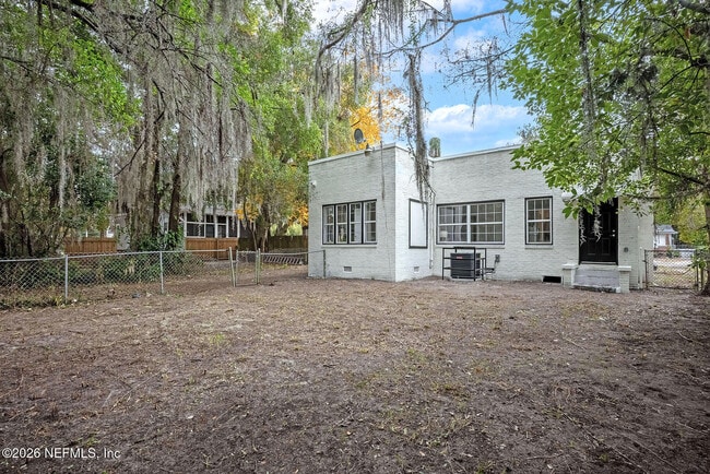 Building Photo - 325 Alder St