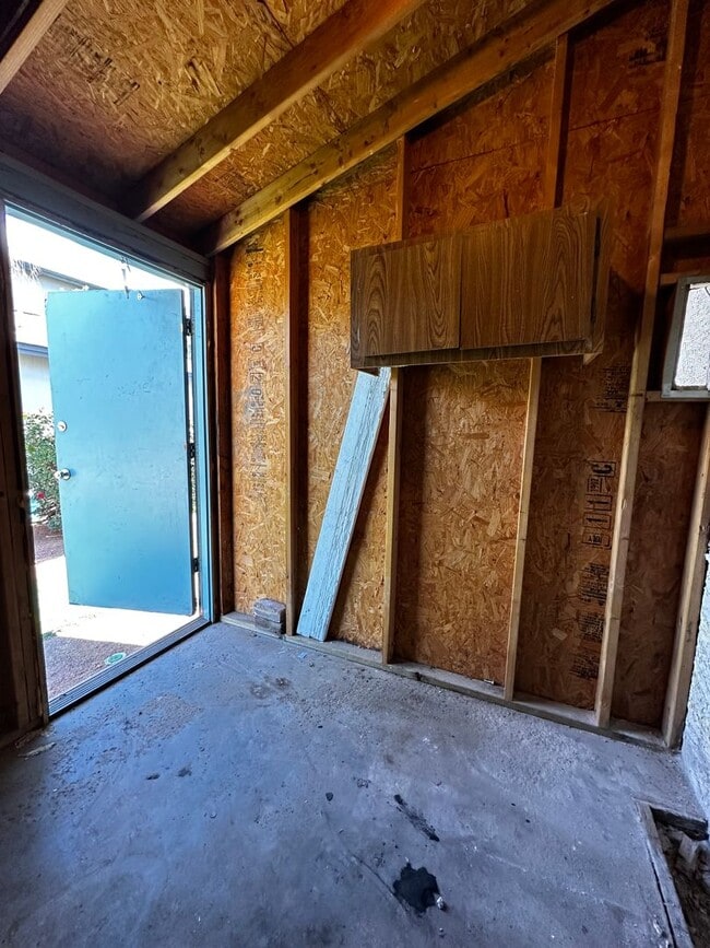 Building Photo - Historic District 2 bed 1 bath & Large Storage Unit near Friendship Garden of PHX