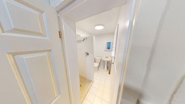 Building Photo - 312 S 16th St