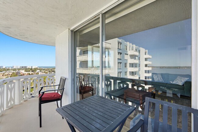 Building Photo - Beautiful 2/2 Bayshore Condo!