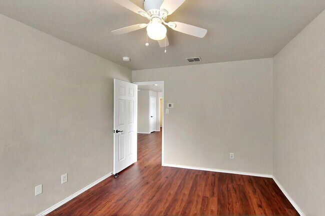Building Photo - Spacious Family Home with Room to Grow