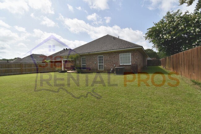 Building Photo - 3 Bed 2 Bath Home in Ruston!