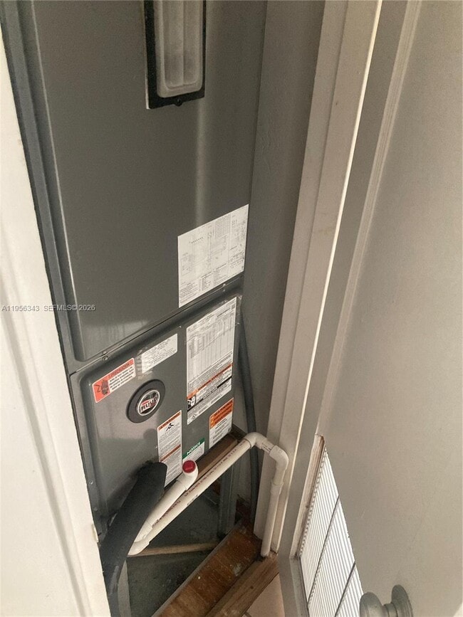 Building Photo - 3742 SW 29th St