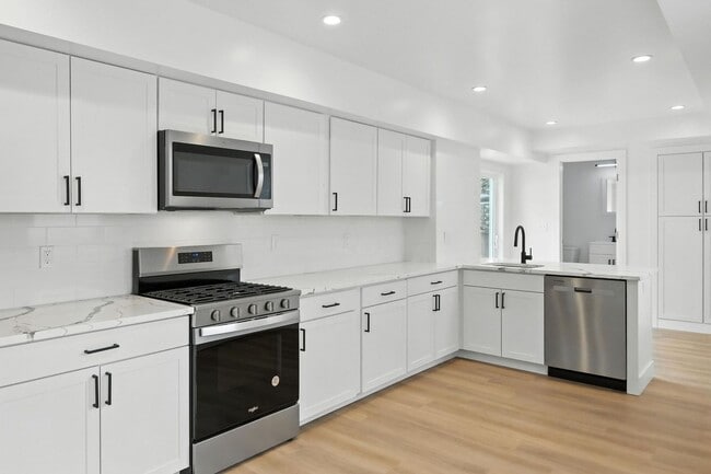 Building Photo - Luxury Rental - Southside Flats