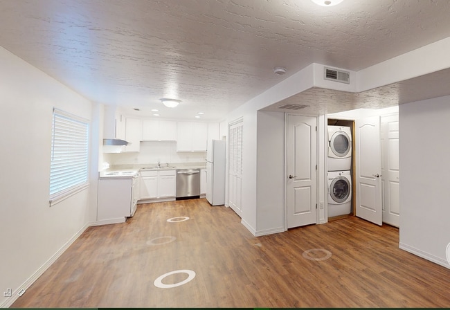Building Photo - 9929 N Mulberry Dr
