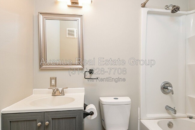 Building Photo - 705 Wickerleigh Terrace