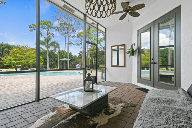 Building Photo - 3251 SW Holly Ln