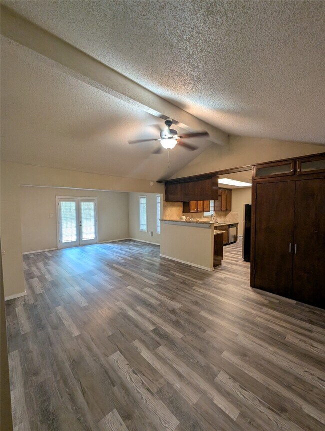 Building Photo - 5203 Heathercrest Dr